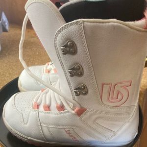 Burton size 8 Women’s snowboard boots. White/Light Pink. Worn once!